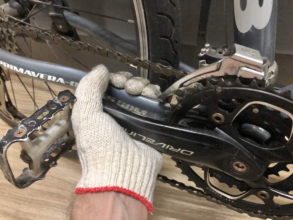 holding crank parallel to chain stay
