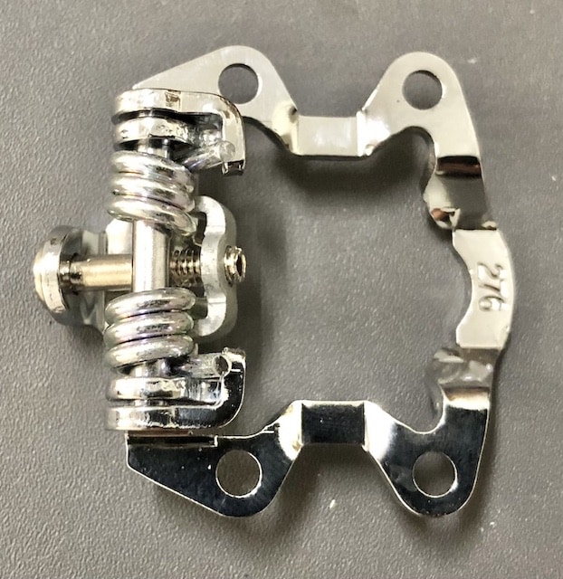 Pedal bracket Spring under light tension